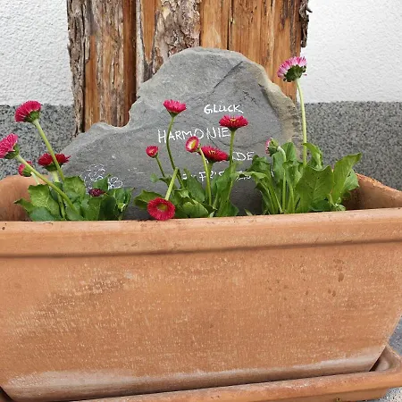 Rossberg Apartment *